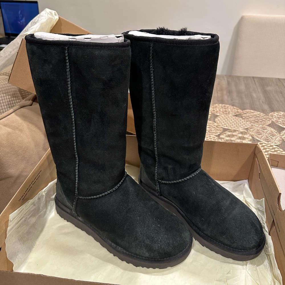 Ugg Boots Classic Tall - Women size 8